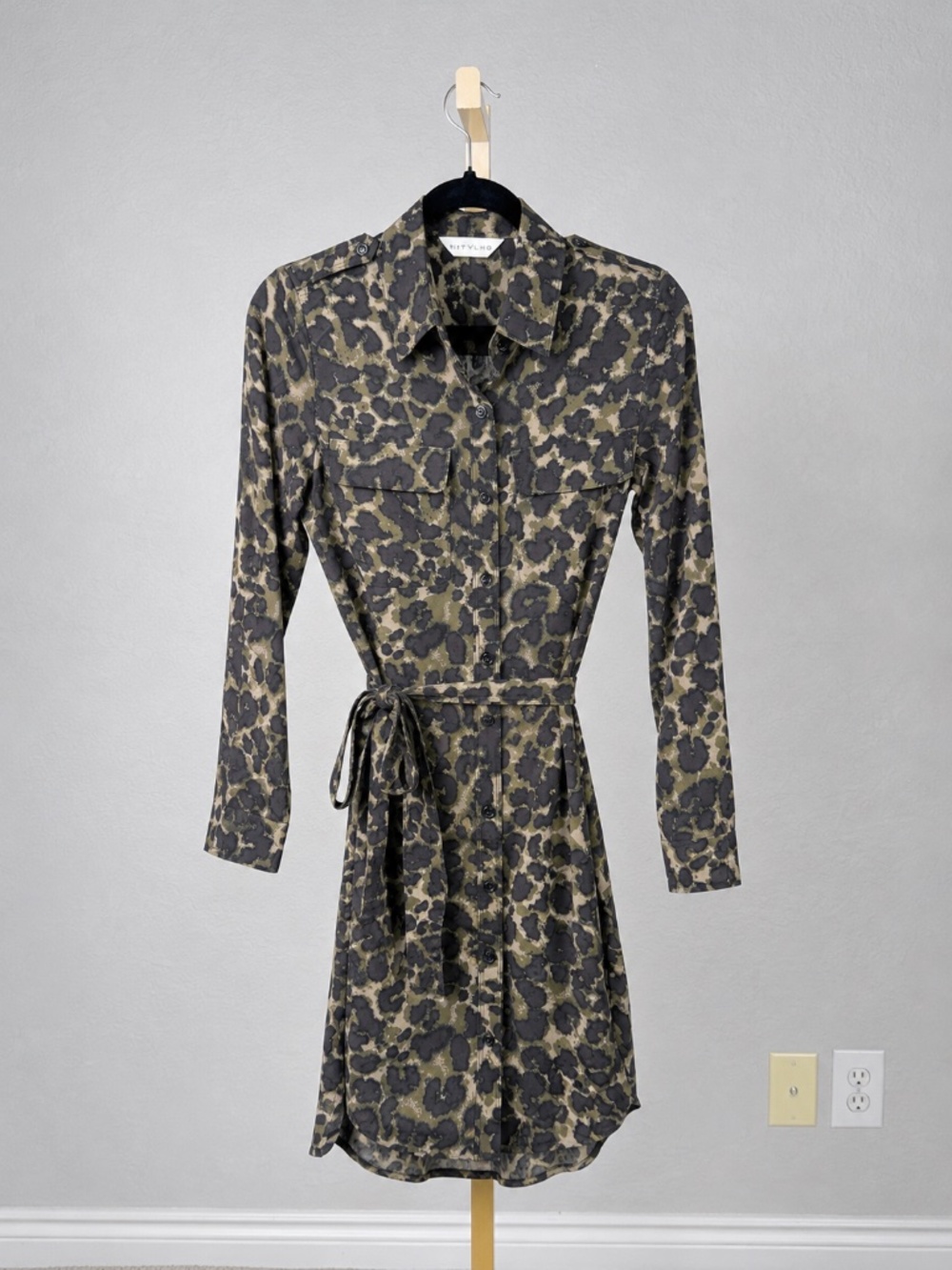 11.1 Tylho Anthropologie Leopard Print Shirt Dress NWOT Size Small - Picture 2 of 6
